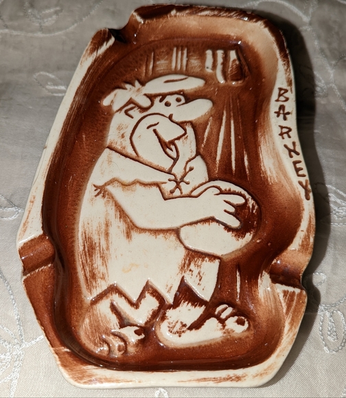 Fliston Barney ceramic ashtray.v - Picture 2 of 7